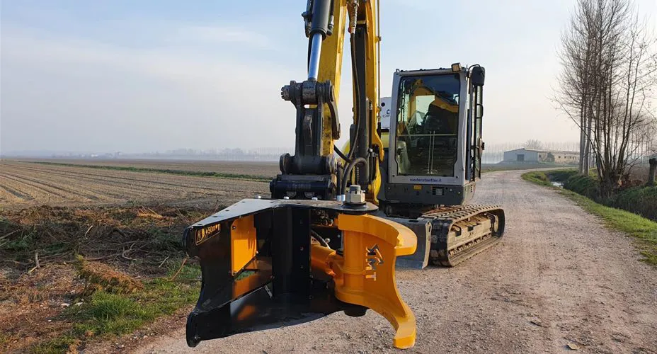 la Cesoia TMK 300 presenta una lama utilizzata per taglio Arbusto in sicurezza, fino ad un diametro di 30 cm.