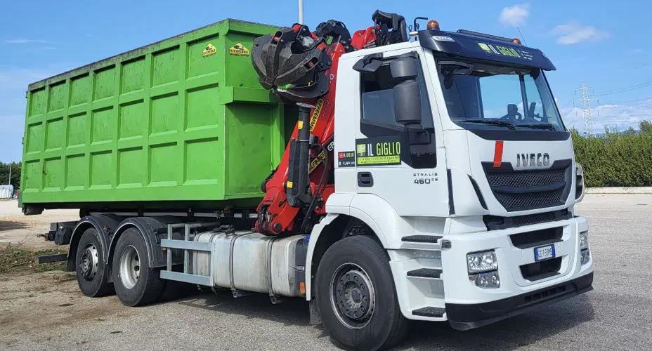 CAMION IVECO CON CARICATORE EPSILON PALFINGER 150Z CON RAGNO LUNGO MT. 9,60 PU0' ALZARE FINO A 25 QL.